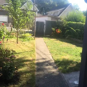 Quiet-comfy 3 Bedroom On A Tree Lined Street In Kits Vancouver